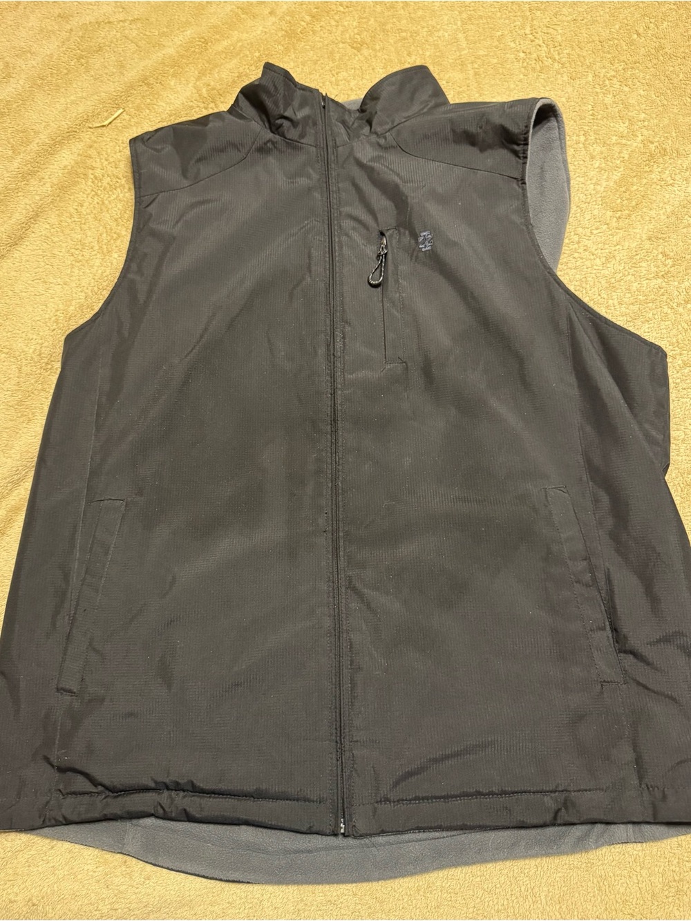 Men's Black/Gray Reversible Softshell Vest - Lightweight Layeringi
